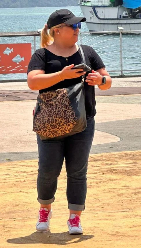 Vanessa before transformation side view showing weight distribution