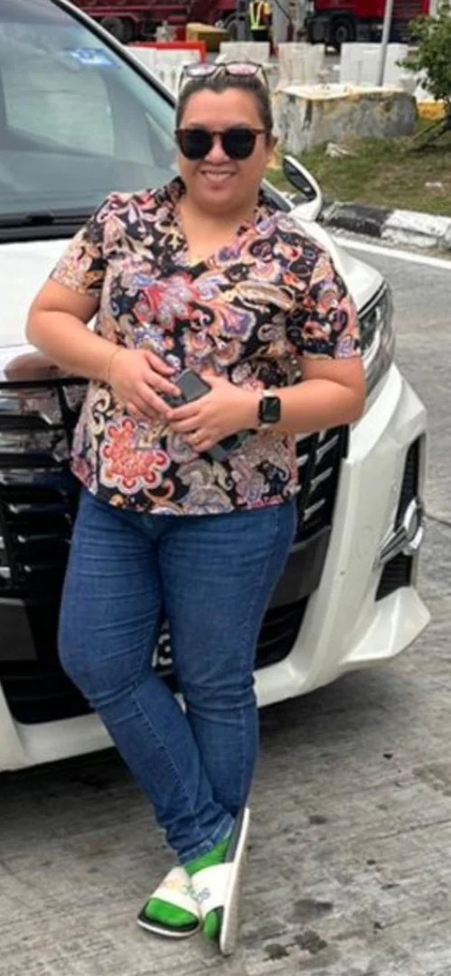 Vanessa before transformation side profile